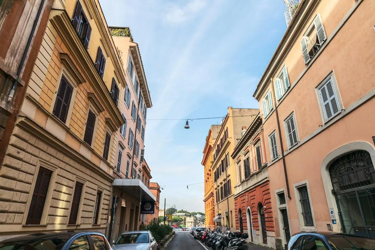 Style Apartment Julia 50 Mt From Colosseum Italy