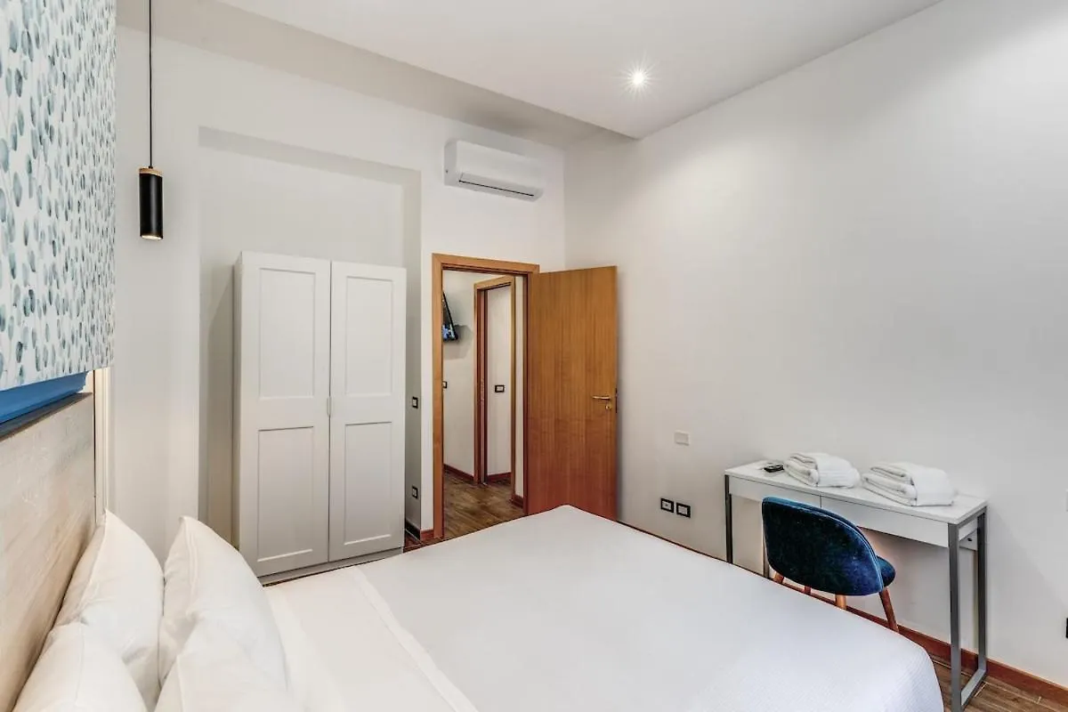 Style Apartment Julia 50 Mt From Colosseum  Rome