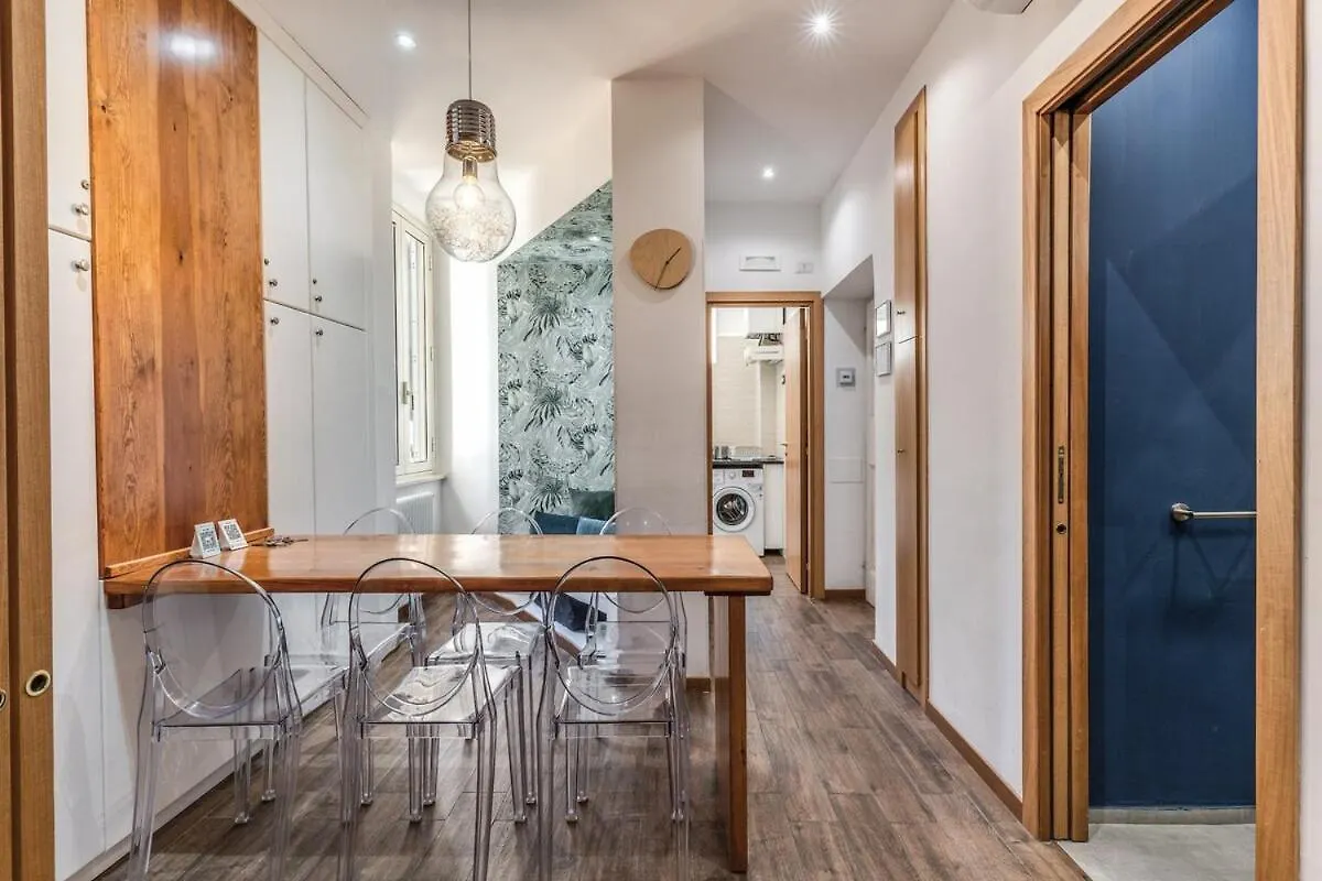 Style Apartment Julia 50 Mt From Colosseum Italy