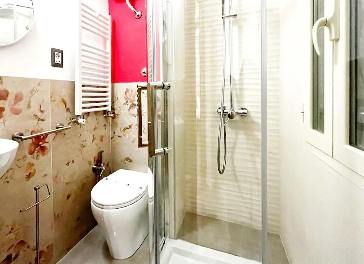 Style Apartment Julia 50 Mt From Colosseum 0*, Roma