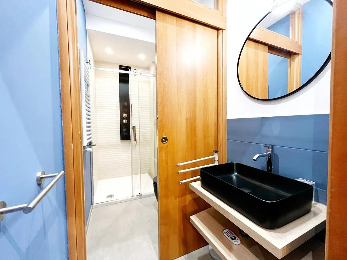 Style Apartment Julia 50 Mt From Colosseum Roma
