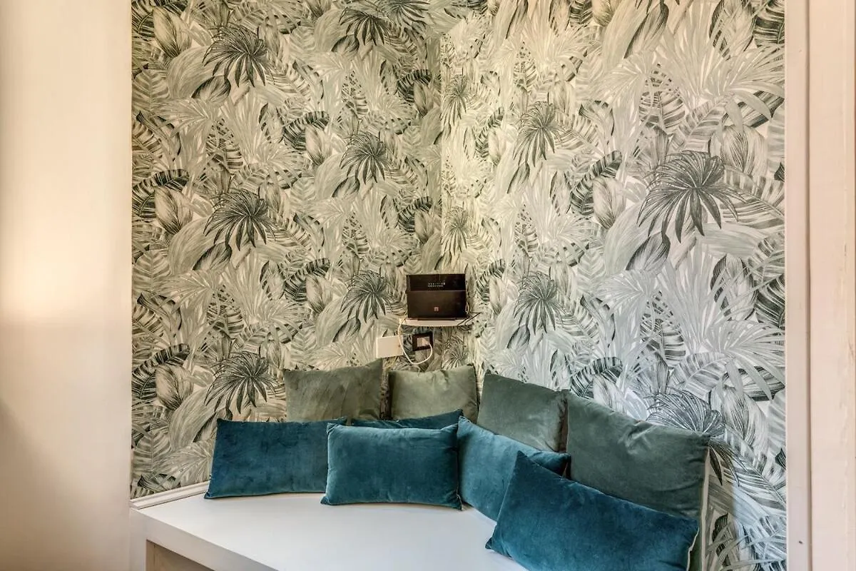 Style Apartment Julia 50 Mt From Colosseum Italia