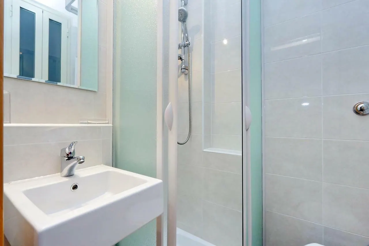 Style Apartment Julia 50 Mt From Colosseum  Roma